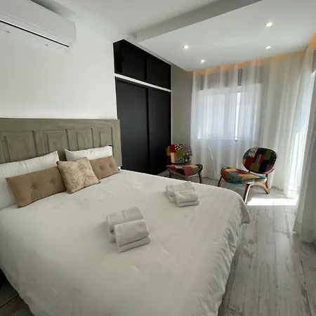 Апартаменты New! Lovely 2 Bedroom In The Centre! Карвоейру