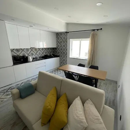 New! Lovely 2 Bedroom In The Centre! Апартаменты