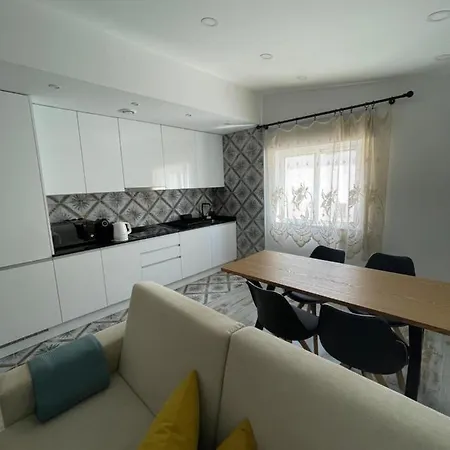 New! Lovely 2 Bedroom In The Centre!