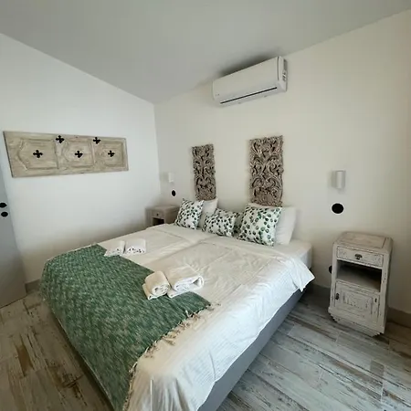 New! Lovely 2 Bedroom In The Centre! *
